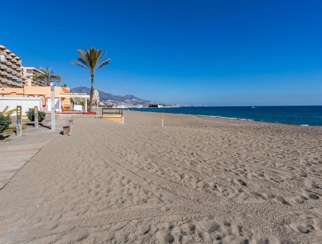 Fuengirola. Bonito Apartamento En Paseo Maritimo. Espectaculares Vistas Al Mar. Primera Linea Екстериор снимка