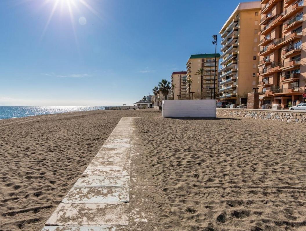 Fuengirola. Bonito Apartamento En Paseo Maritimo. Espectaculares Vistas Al Mar. Primera Linea Екстериор снимка