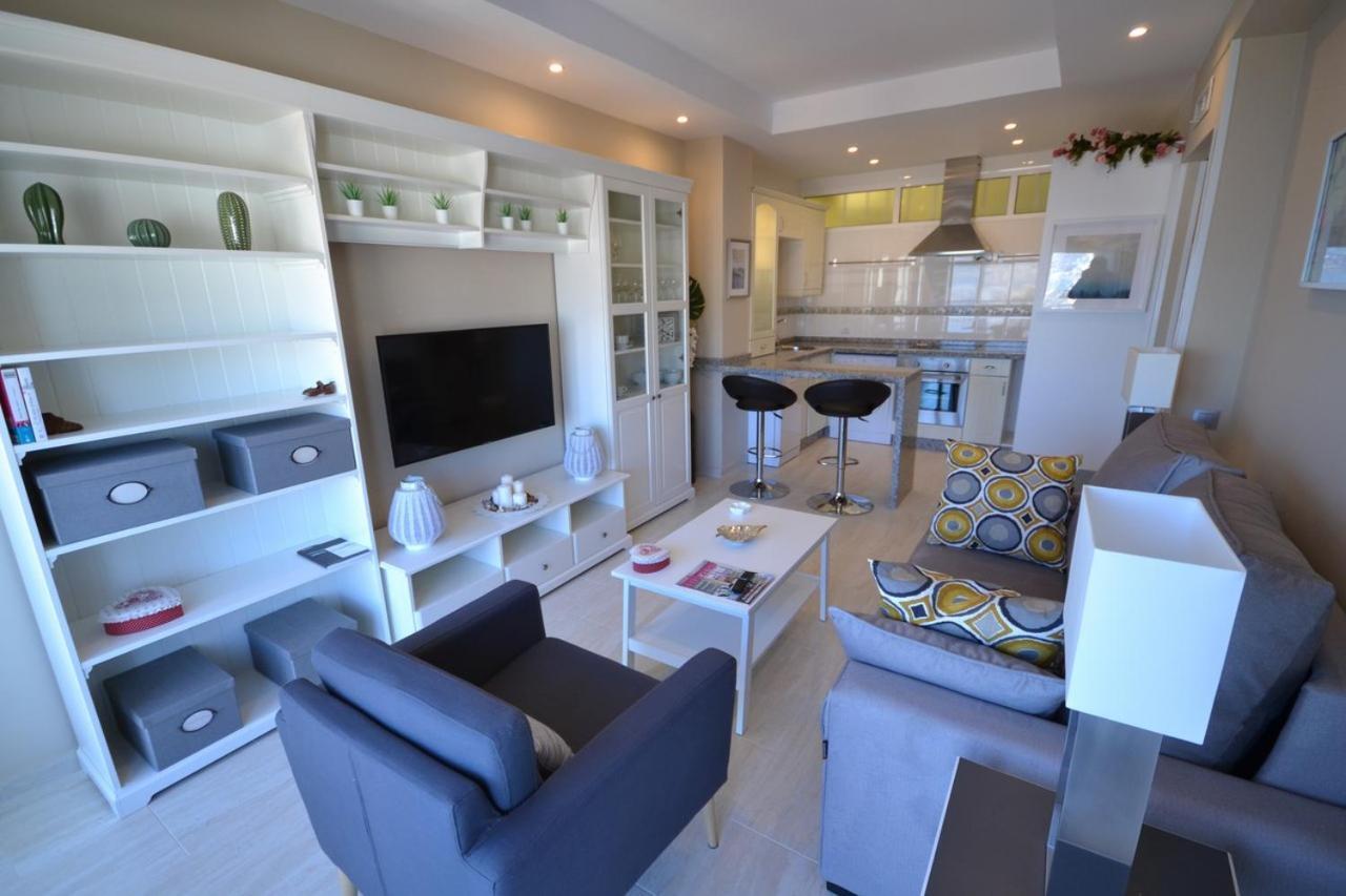 Fuengirola. Bonito Apartamento En Paseo Maritimo. Espectaculares Vistas Al Mar. Primera Linea Екстериор снимка