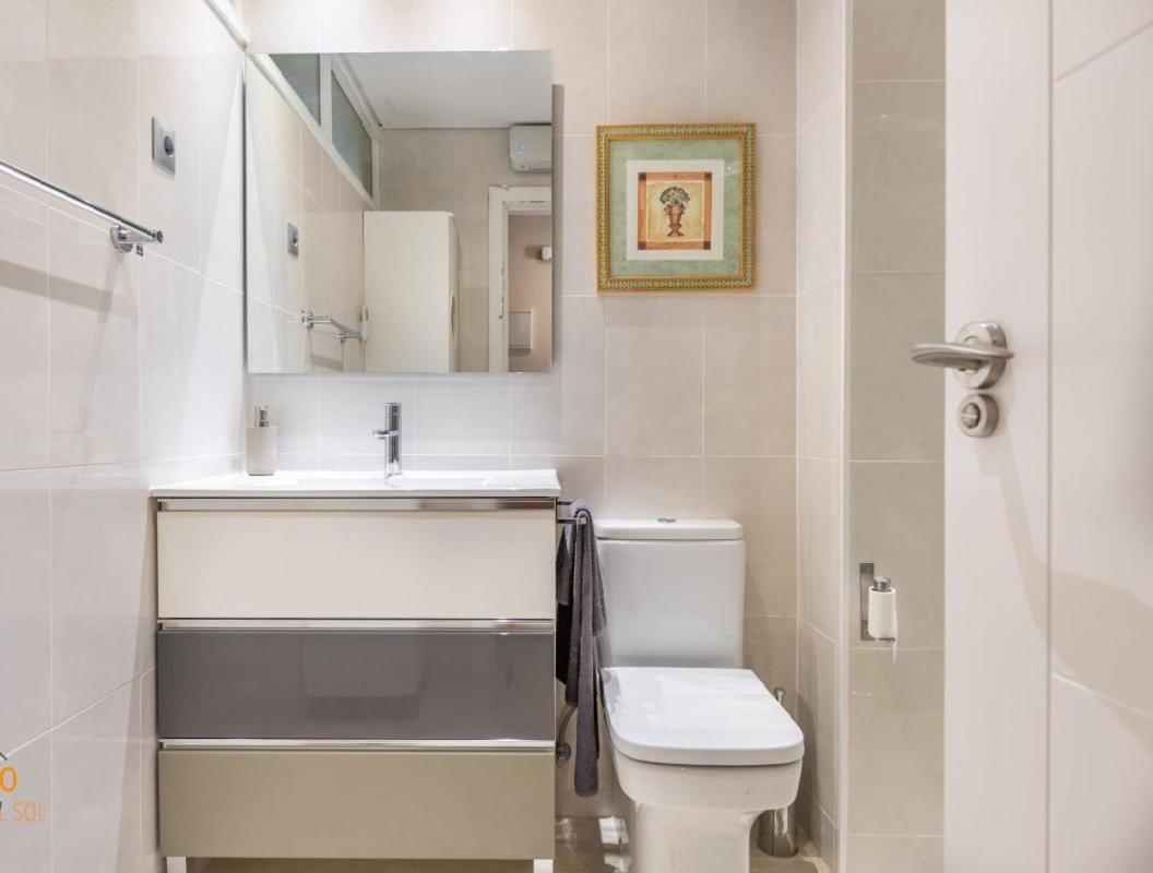 Fuengirola. Bonito Apartamento En Paseo Maritimo. Espectaculares Vistas Al Mar. Primera Linea Екстериор снимка