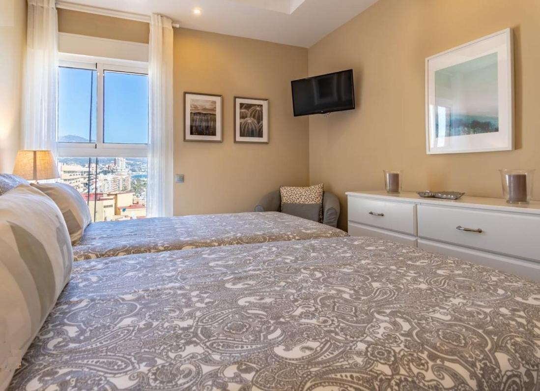 Fuengirola. Bonito Apartamento En Paseo Maritimo. Espectaculares Vistas Al Mar. Primera Linea Екстериор снимка