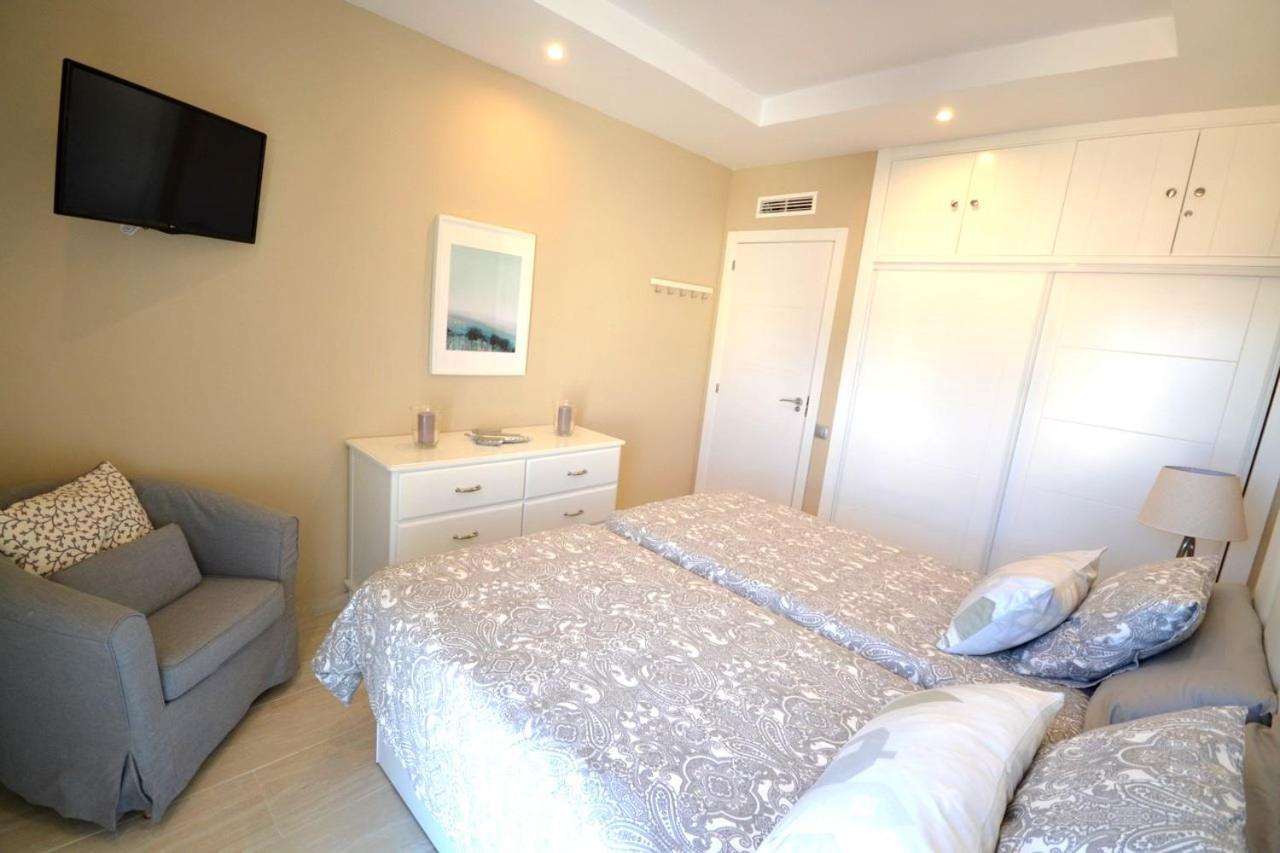 Fuengirola. Bonito Apartamento En Paseo Maritimo. Espectaculares Vistas Al Mar. Primera Linea Екстериор снимка