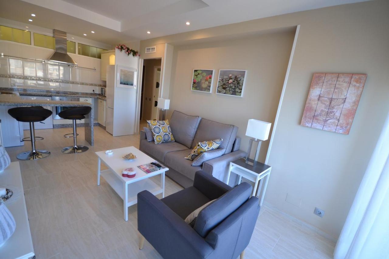 Fuengirola. Bonito Apartamento En Paseo Maritimo. Espectaculares Vistas Al Mar. Primera Linea Екстериор снимка